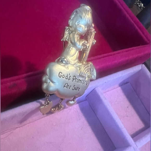 Precious Moments vintage signed Gods promises are sure brooch/goldtone/dangle - Picture 2 of 4